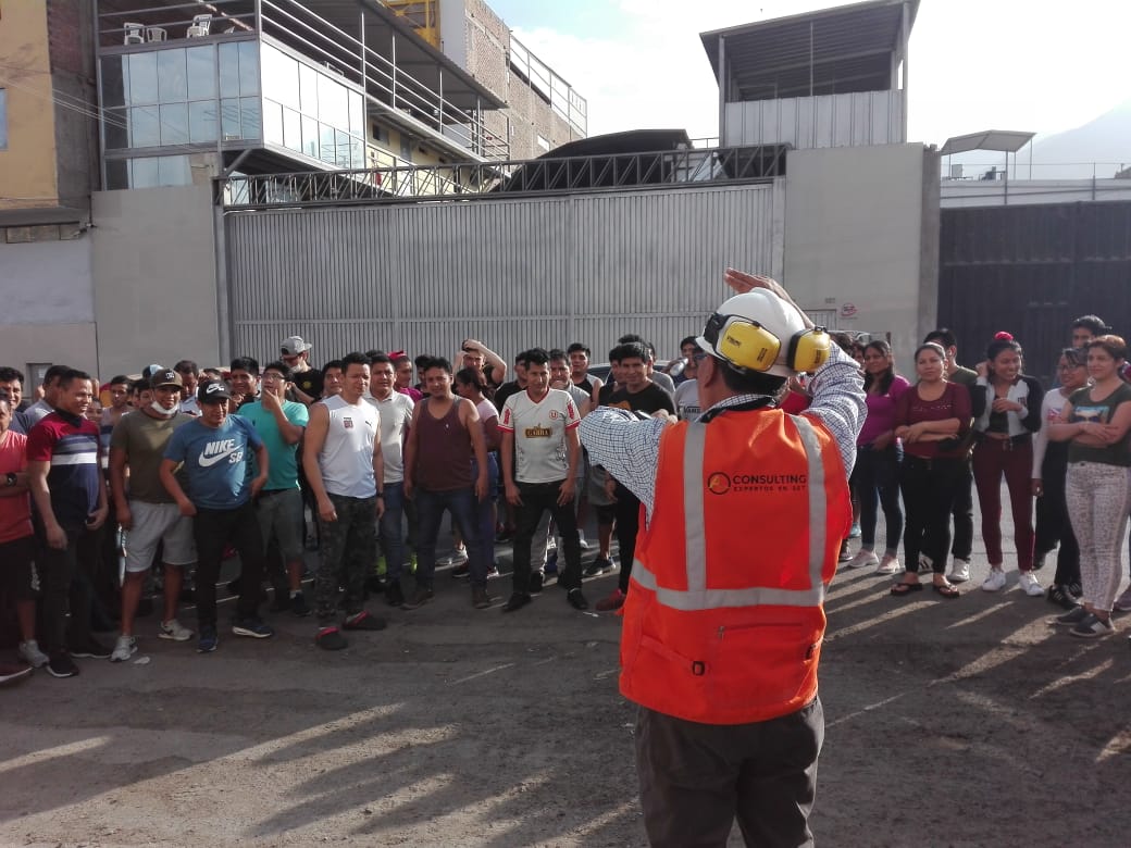 Entrenamiento de simulacro de evacuación dirigido por ALGEIN